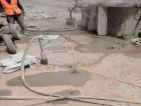 宿城水泥混凝土路面板底注浆技术 路面脱空注浆整治方案