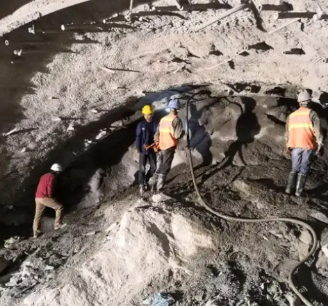 宿城隧道拱顶带模注浆料，微膨胀注浆料的特点及施工工艺